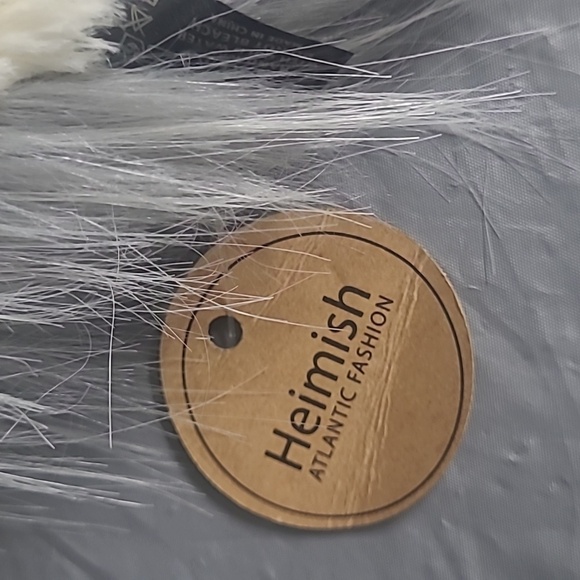 Faux Fur Boa Scarf Collar Wrap Gray White Soft Non-Itch Lining NEW - Picture 6 of 6